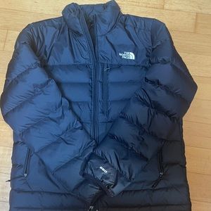 Men’s Size Medium The North Face 550 coat.